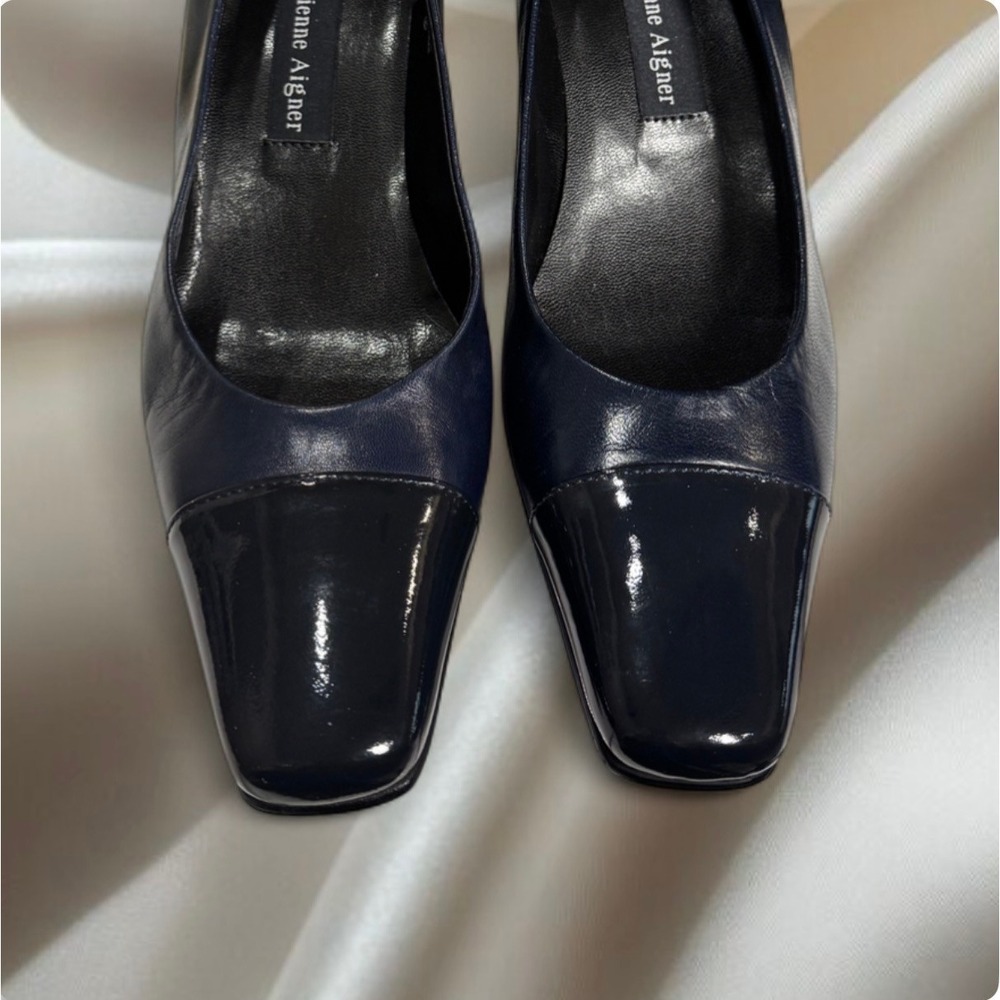 Vintage Etienne Aigner Navy Leather Cap‎ Toe Heels 7.5M – 90s Minimalist - Picture 3 of 6